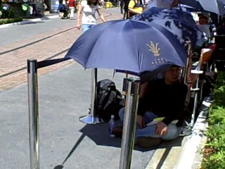 Apple Store Line for the iPhone Classic at the Grove in Los Angeles